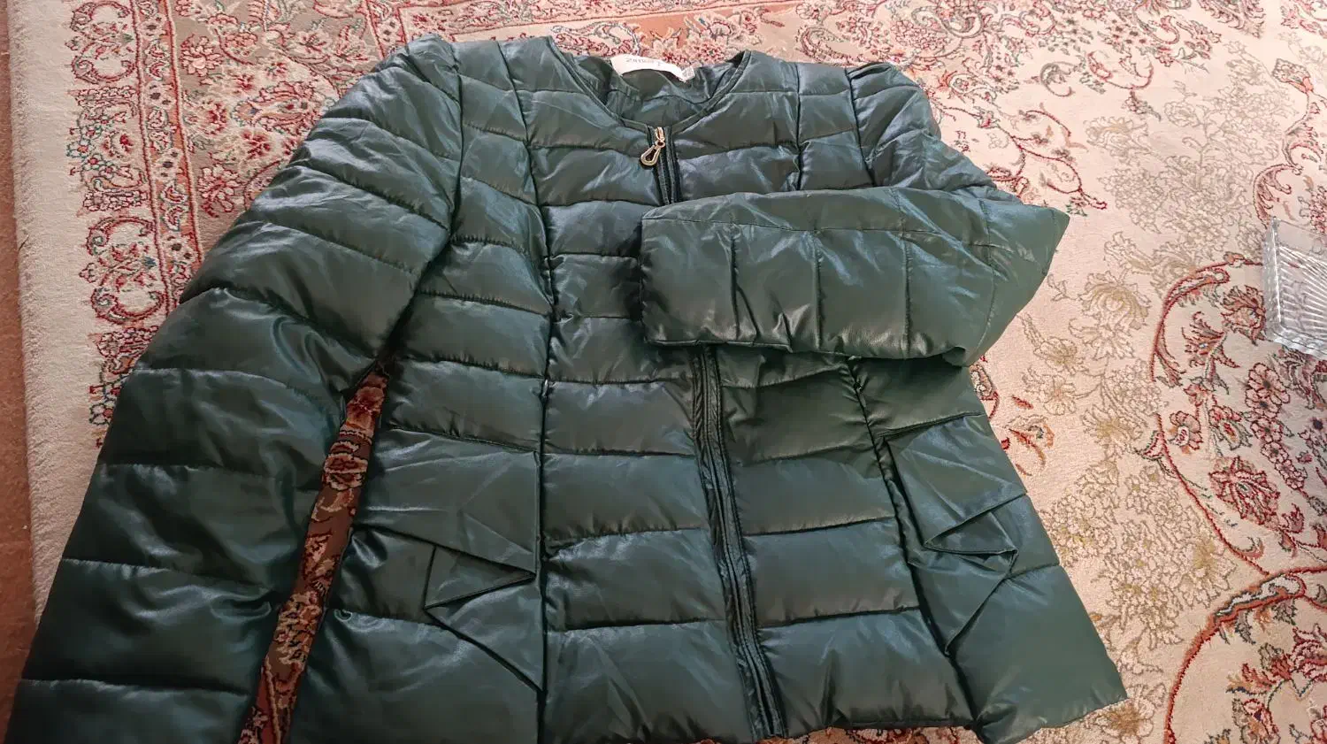 کاپشن دخترانه|لباس|شیراز, محراب|دیوار