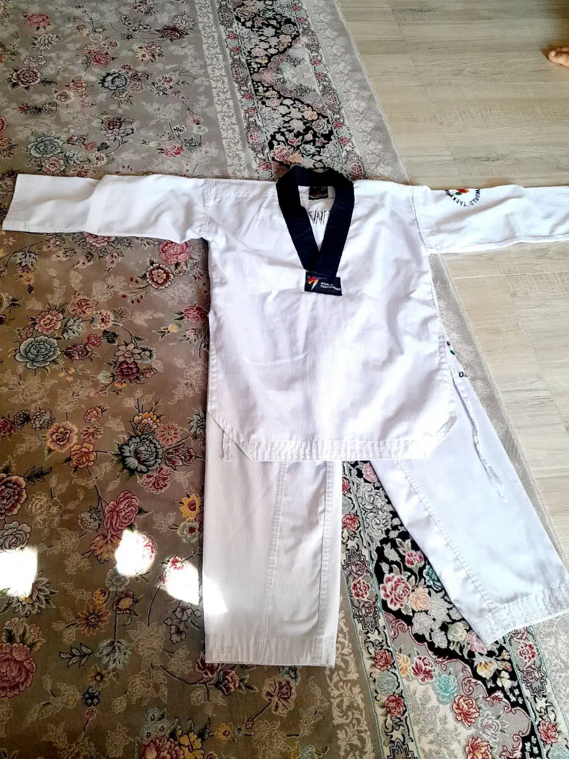 لباس تکواندو 2 تا سایز 2 و3کاملا سالم و تمیز|تجهیزات ورزشی|رباط‌کریم, رباط‌کریم|دیوار