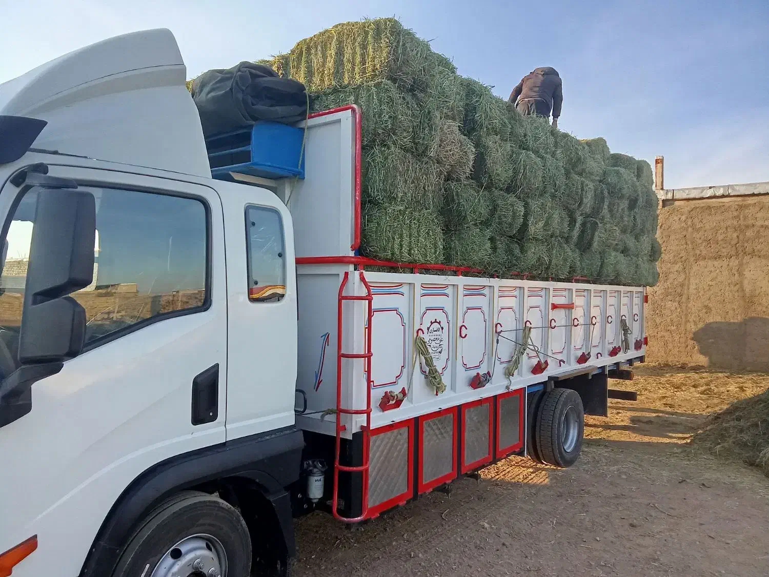 یونجه چین دو سه انباری|عمده‌فروشی|آوج, |دیوار