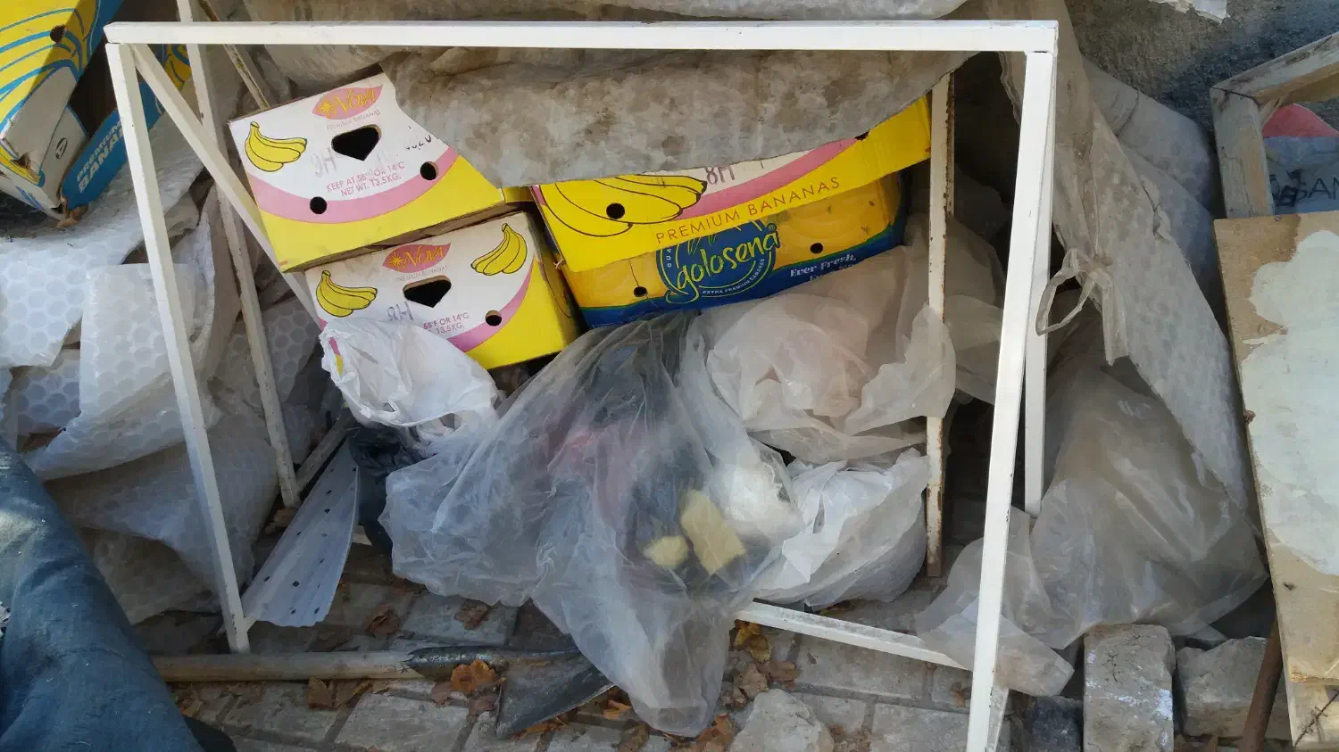 میز و طبق بزرگ میوه فلزی، به همراه خرک فلزی|مبلمان خانگی و میز عسلی|قوچان, |دیوار