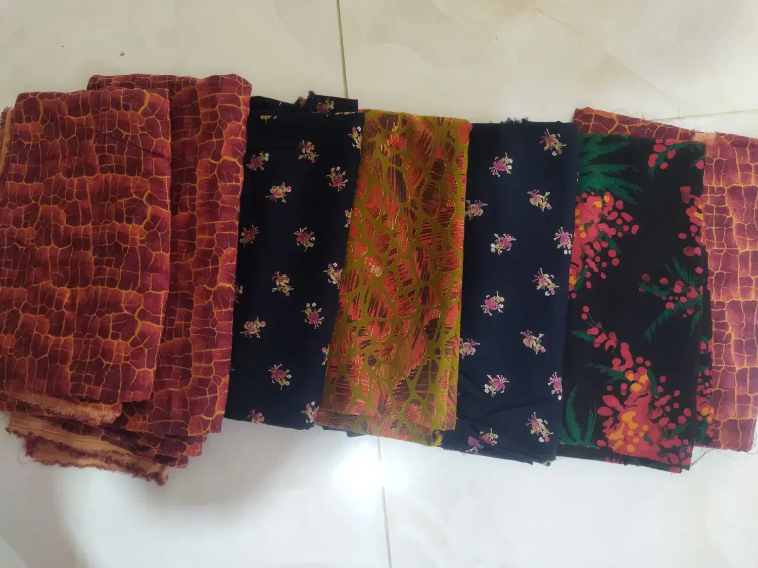 پارچه نخی|لباس|گنبد کاووس, |دیوار