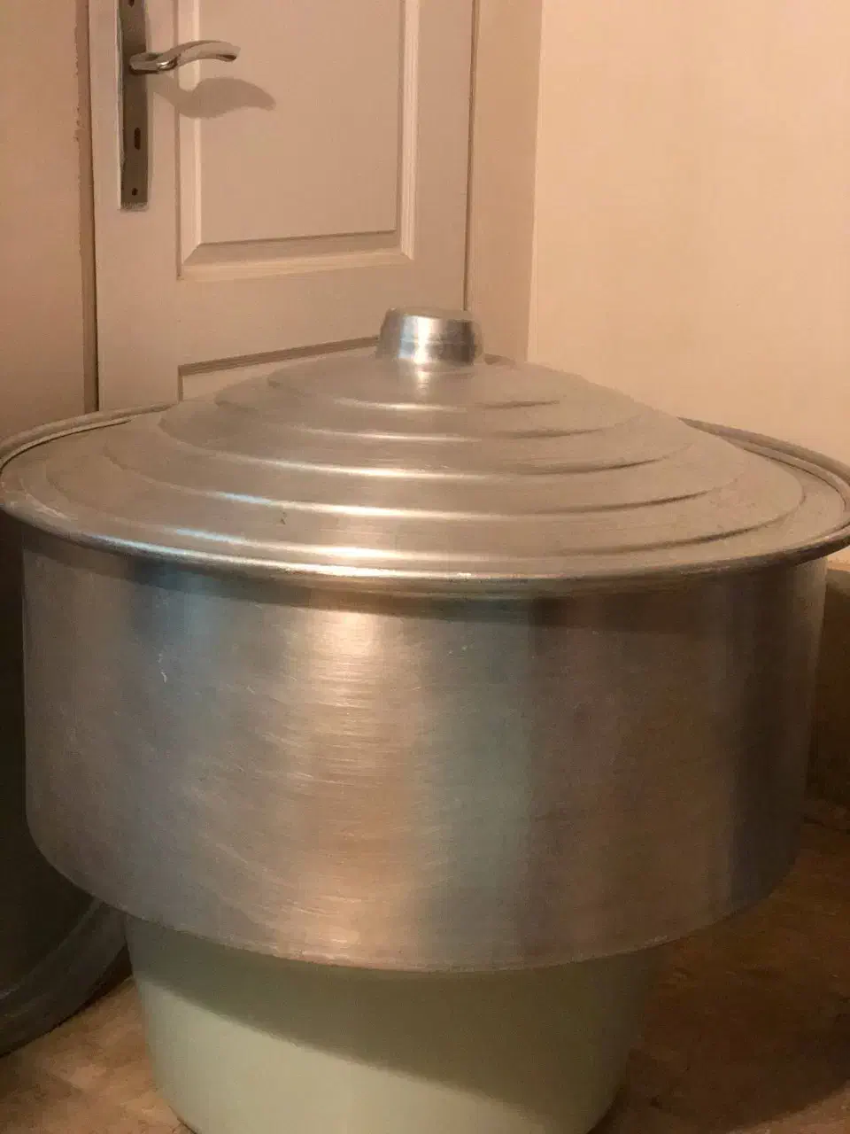 قابلمه روی ۱۰۰|ظروف پخت‌وپز|هشتگرد, هیو|دیوار