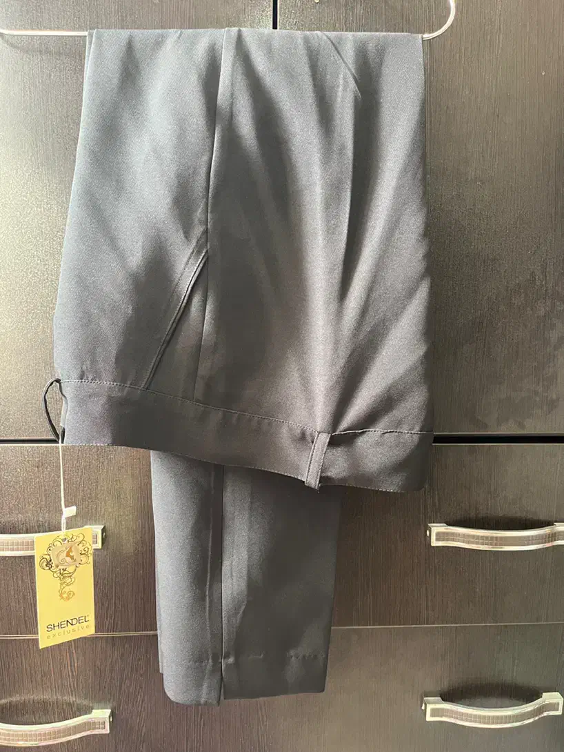 لباسهای دست دوم کار کرده|لباس|رشت, گیل|دیوار