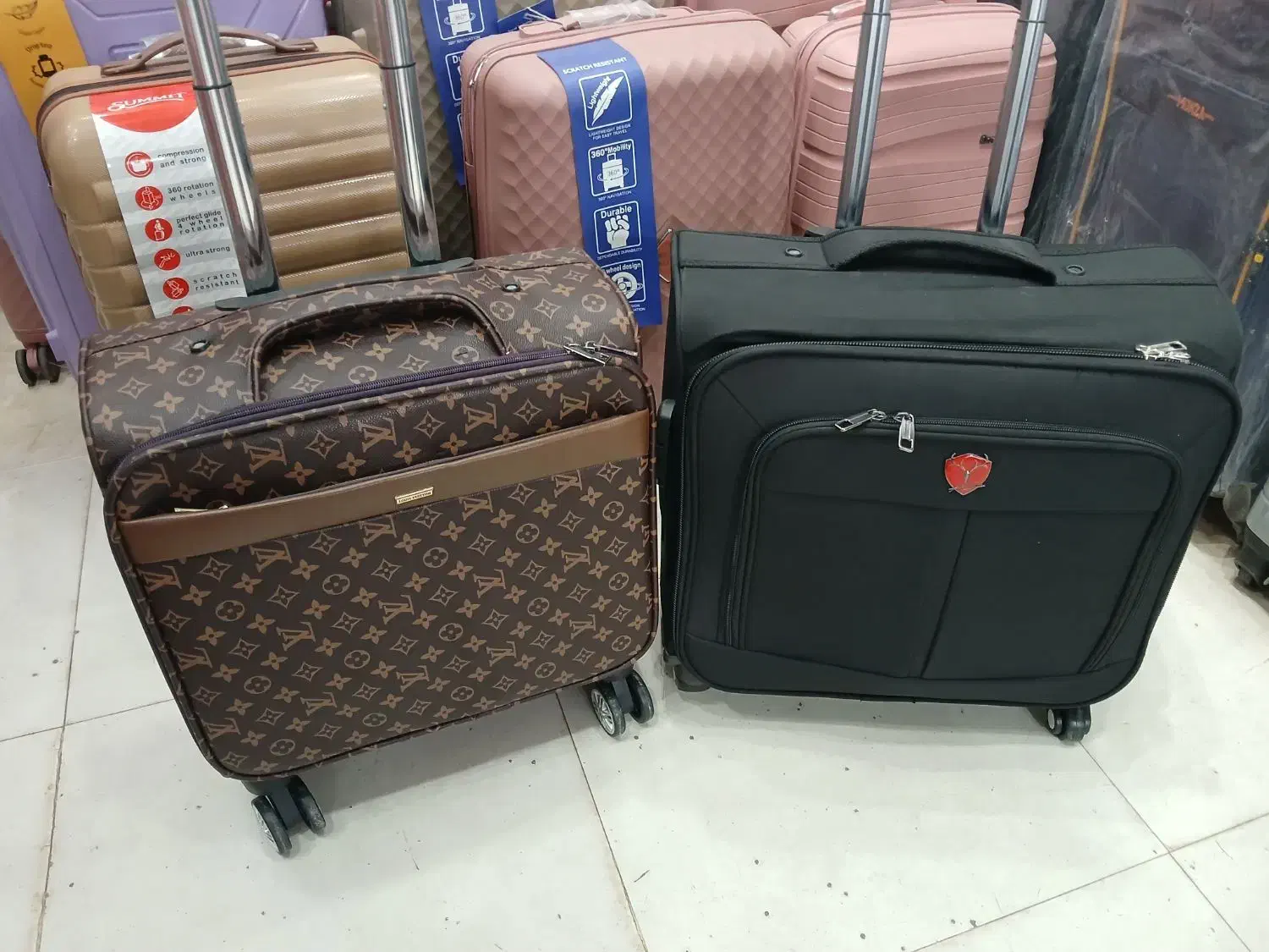 چمدان خلبانی|کیف، کفش، کمربند|اهواز, کمپلو جنوبی|دیوار