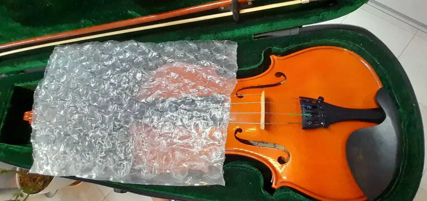 ویولن hofner 045 تمیز با شولدر و تجهیزات|ویولن|اصفهان, نقش جهان|دیوار