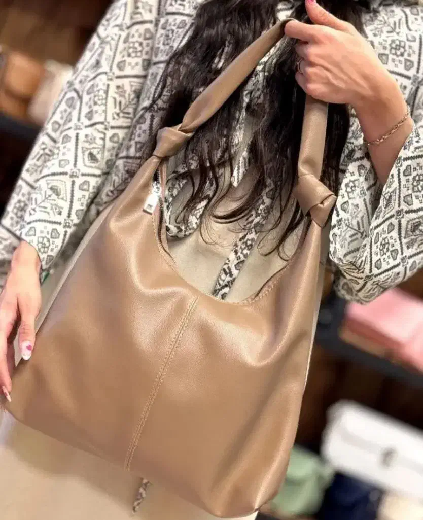 کیفیتی که از یه نگاه معلومه|کیف، کفش، کمربند|قم, سالاریه|دیوار