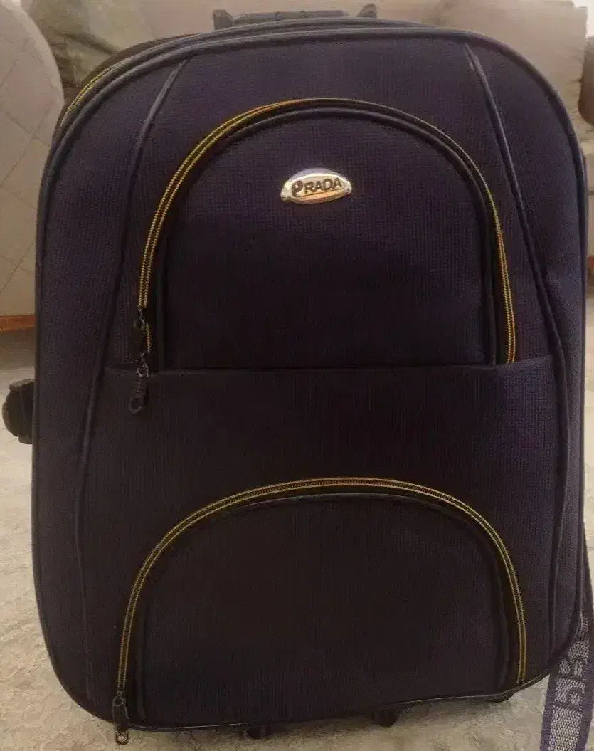 چمدان مسافرتی|کیف، کفش، کمربند|قم, بوستان جوان|دیوار