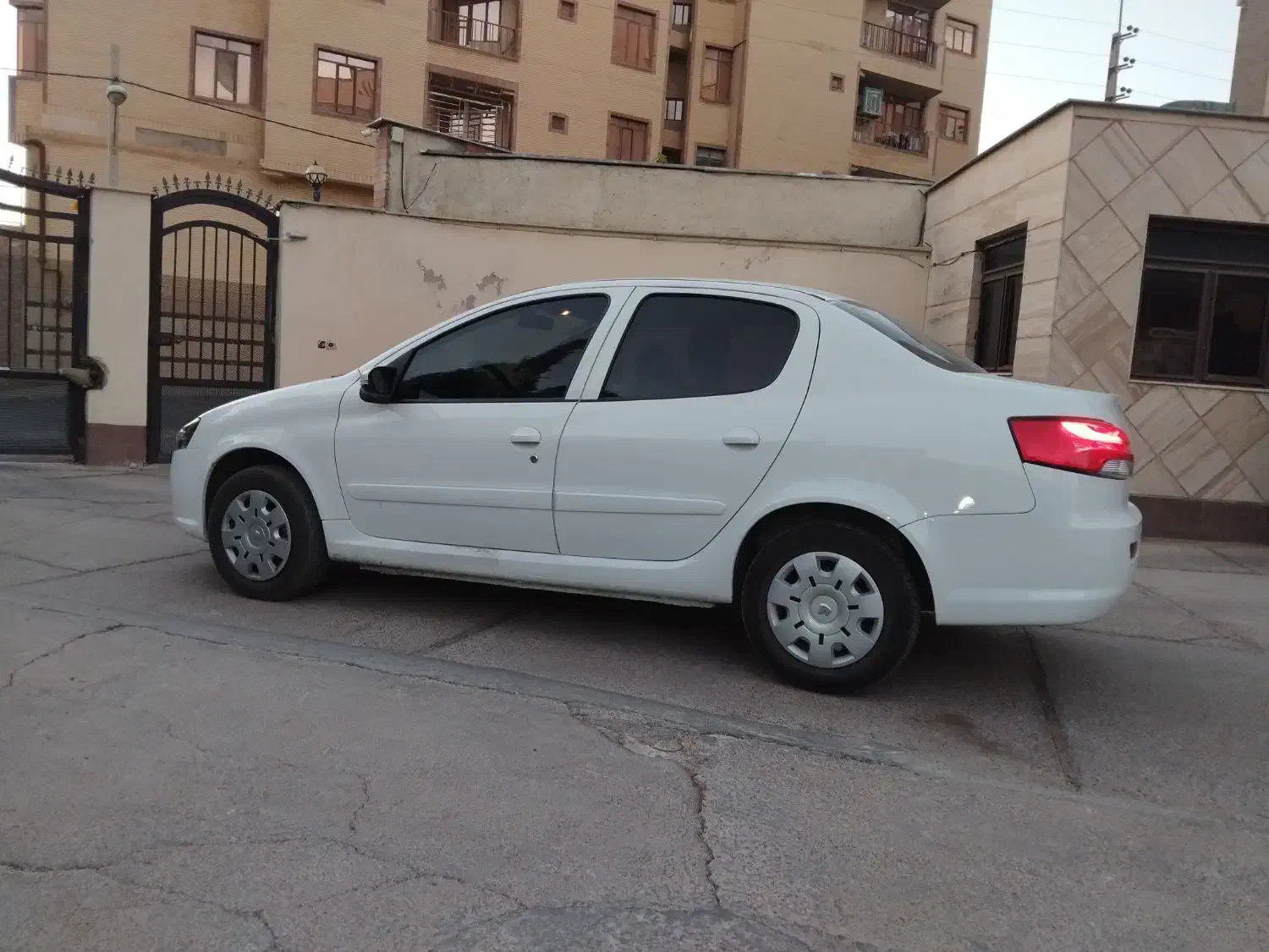 رانا پلاس ارتقا یافته مدل ۴۰۲ کم کار|خودرو سواری و وانت|صدرا-فارس, فاز ۱|دیوار