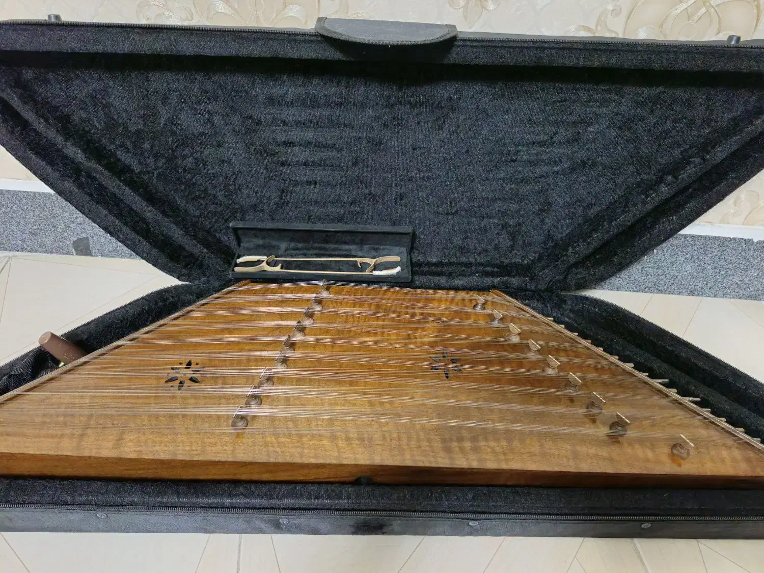 سنتور|سازهای سنتی|بندر انزلی, آذربایجان|دیوار