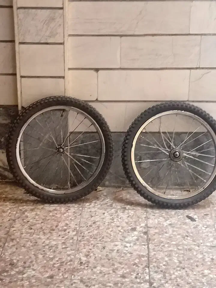 لاستیک دوچرخه سایز ۲۰ فقط 2 یا 3 ماه استفاده شده|دوچرخه، اسکیت، اسکوتر|تهران, مهرآباد جنوبی|دیوار