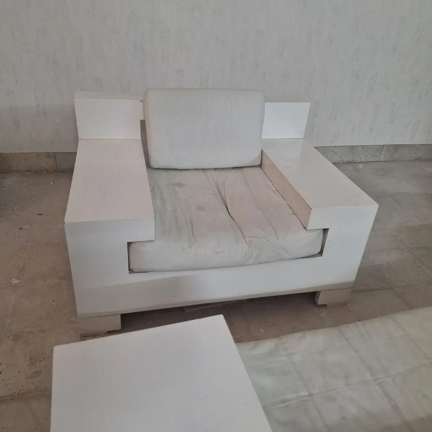 مبل ۶ نفره در حد نو|مبلمان خانگی و میز عسلی|قم, نخودی|دیوار