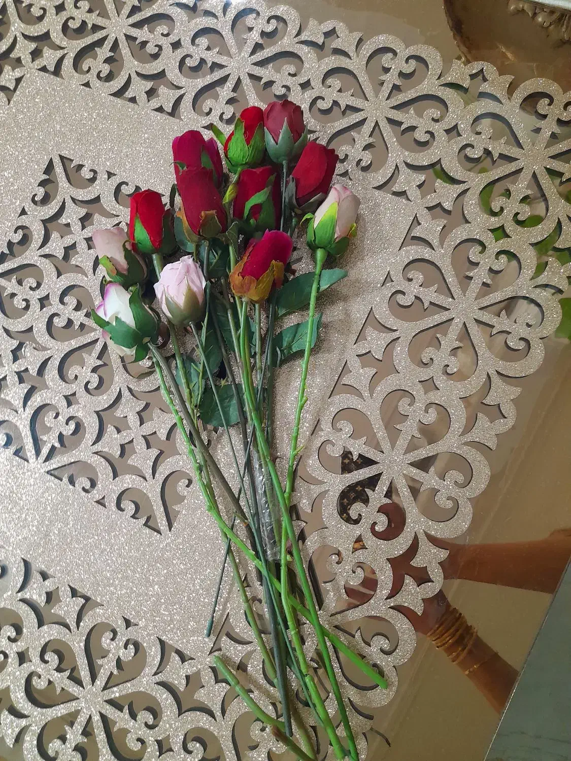 ۱۲ تا شاخه گل رز مصنوعی|گل مصنوعی|قم, زاد|دیوار