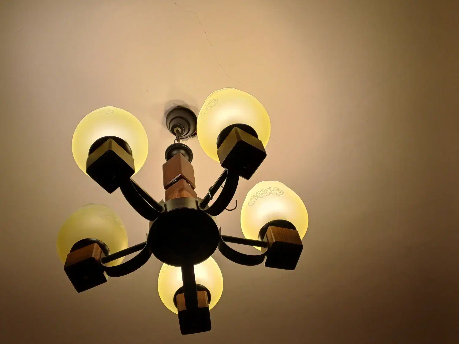 لوستر|لوستر و چراغ آویز|پردیس, فاز ۱۱|دیوار