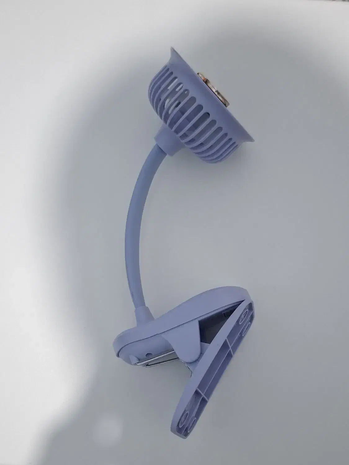 پنکه شارژی گیره دار با سه درجه سرعت|پنکه و تصفیه‌کنندهٔ هوا|زنجان, |دیوار