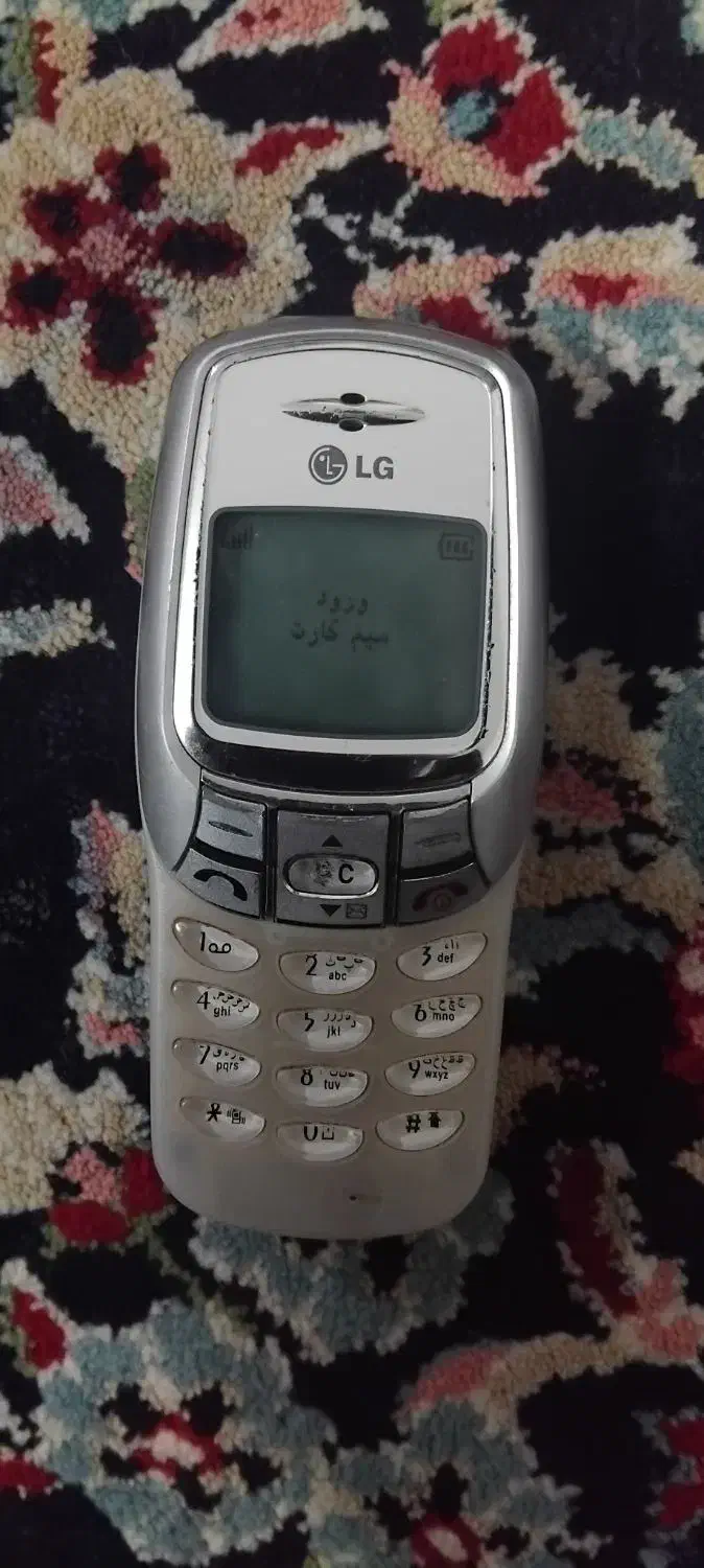 گوشی الجی خیلی قدیمی کلکسیونی وسالم|موبایل|یزد, |دیوار