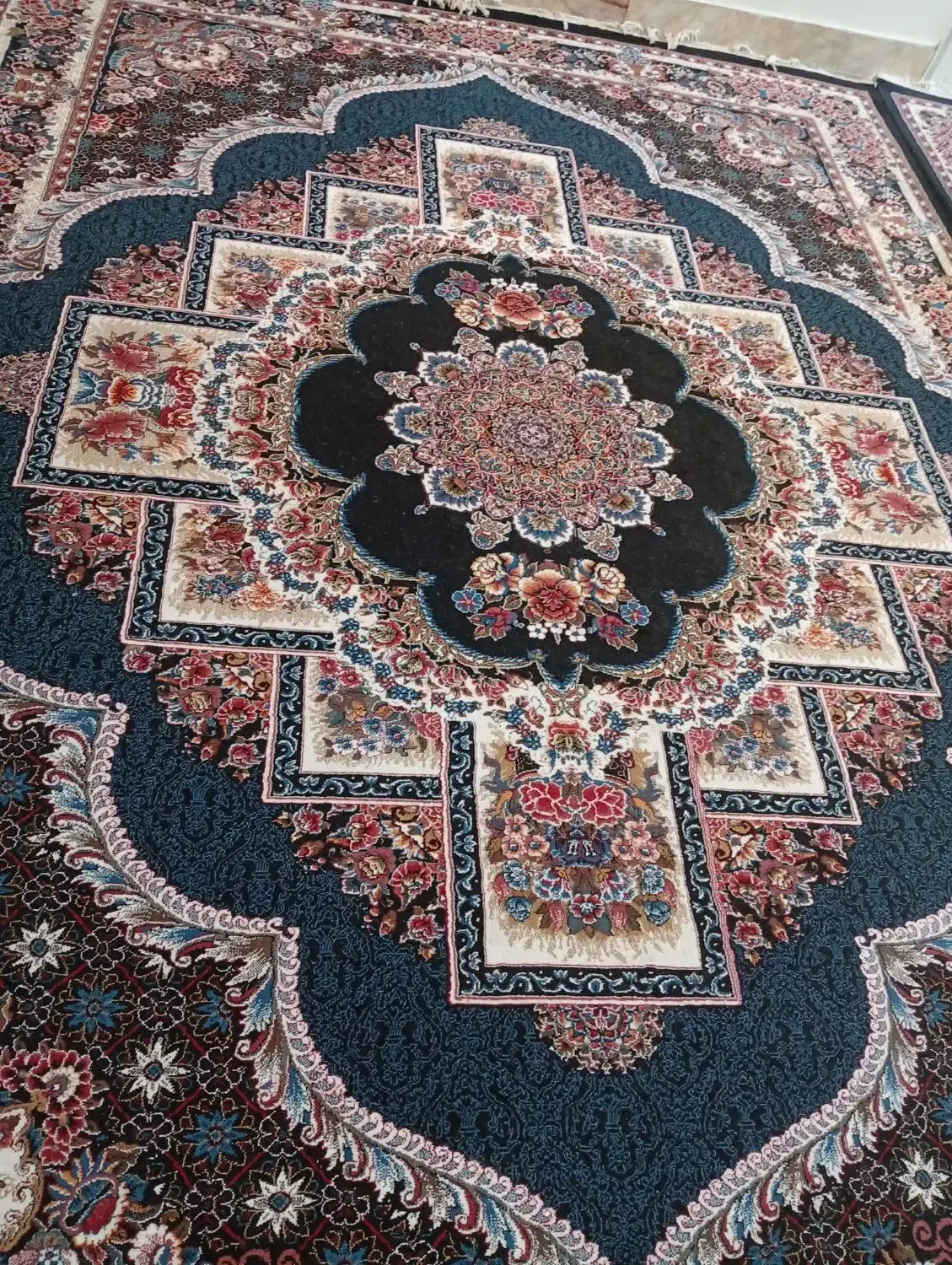 فرش سالم|فرش|ملک‌آباد, |دیوار