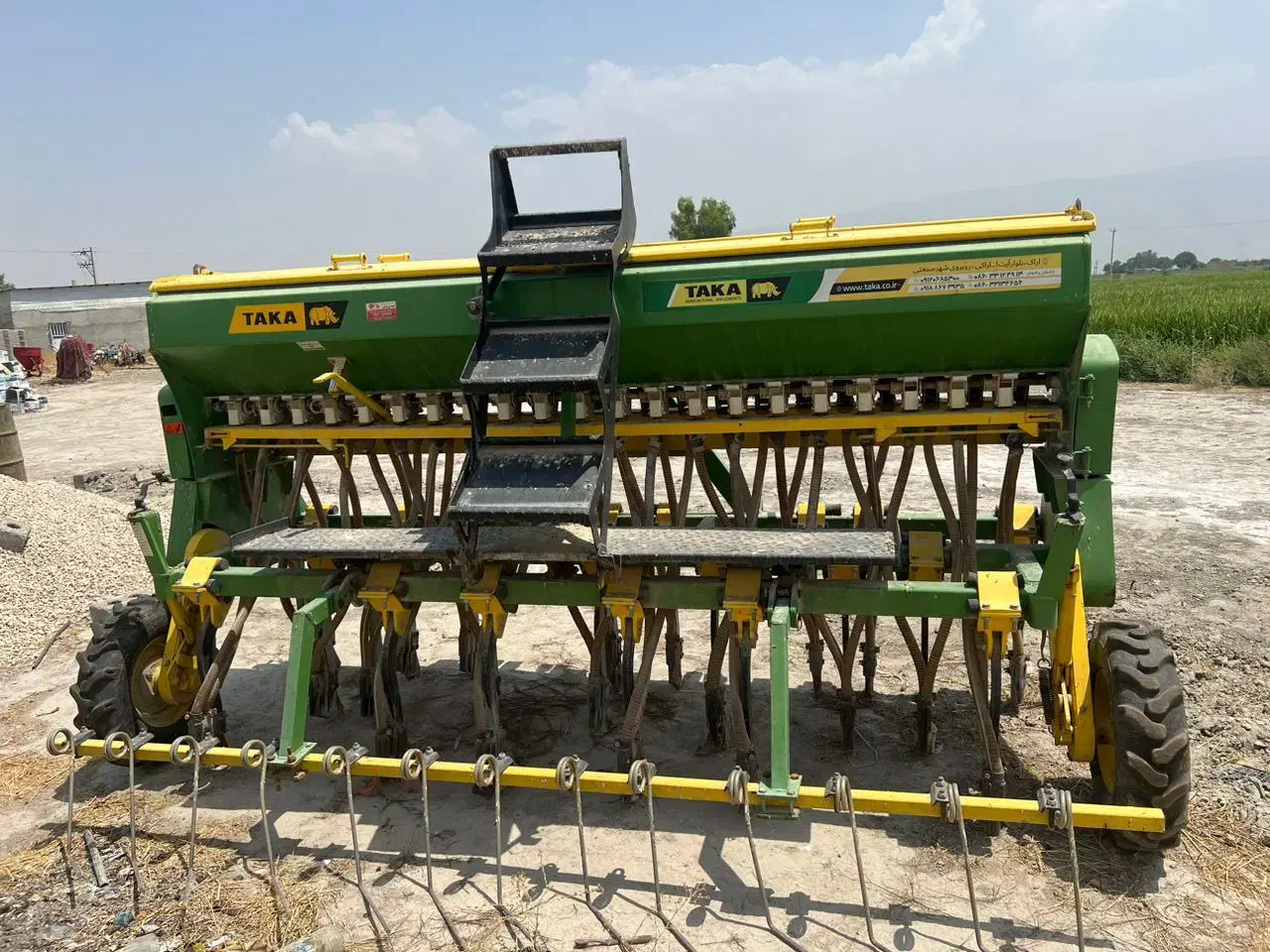 دستگاه گندم کار تاکا|ماشینآلات صنعتی|شیراز, سهلآباد|دیوار