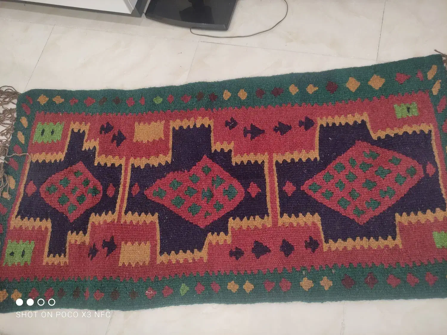 گلیم قدیمی به همراه دار قالی|گلیم، جاجیم، گبه|قدس, شهرقدس|دیوار