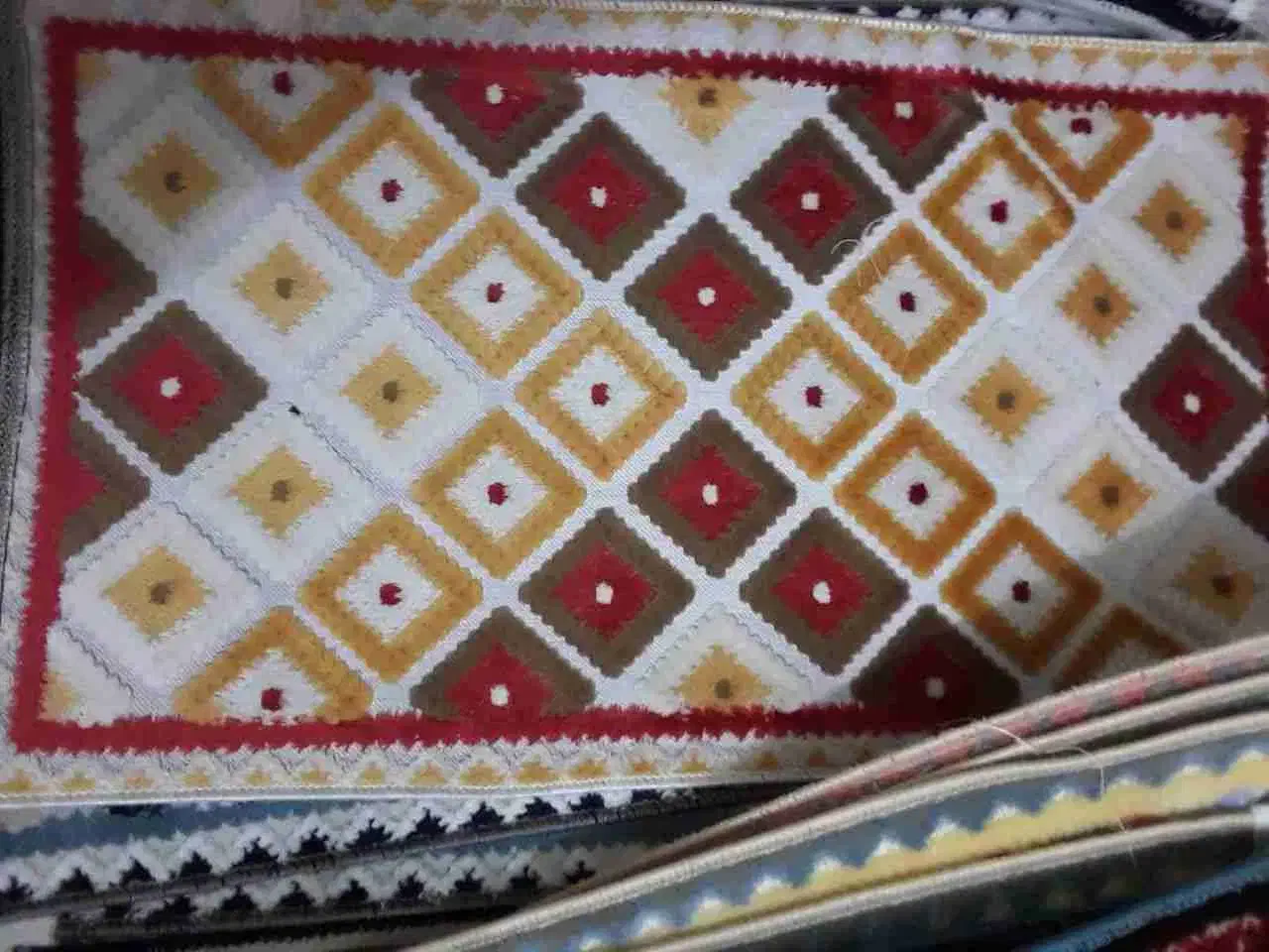 زیرپایی های فرشی۵۰تایی عمده|فرش|کلاردشت, |دیوار