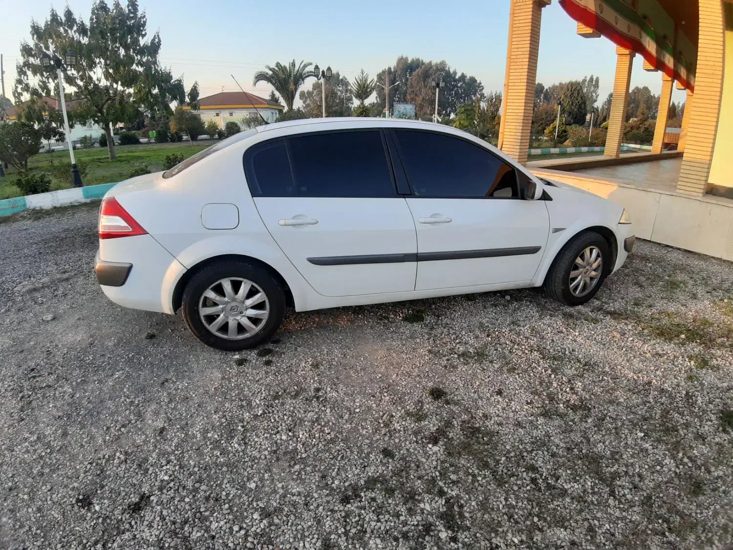 مگان ۲۰۰۰ اتومات سفید مدل ۹۰|خودرو سواری و وانت|تهران, امامت|دیوار