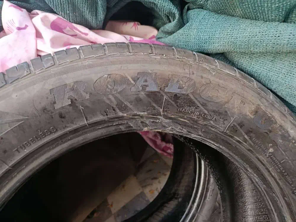 دو حلقه لاستیک ۲۳۵ برای ماشین های آزرا و غیره.|قطعات یدکی و لوازم جانبی|شاهینشهر, فردوسی|دیوار