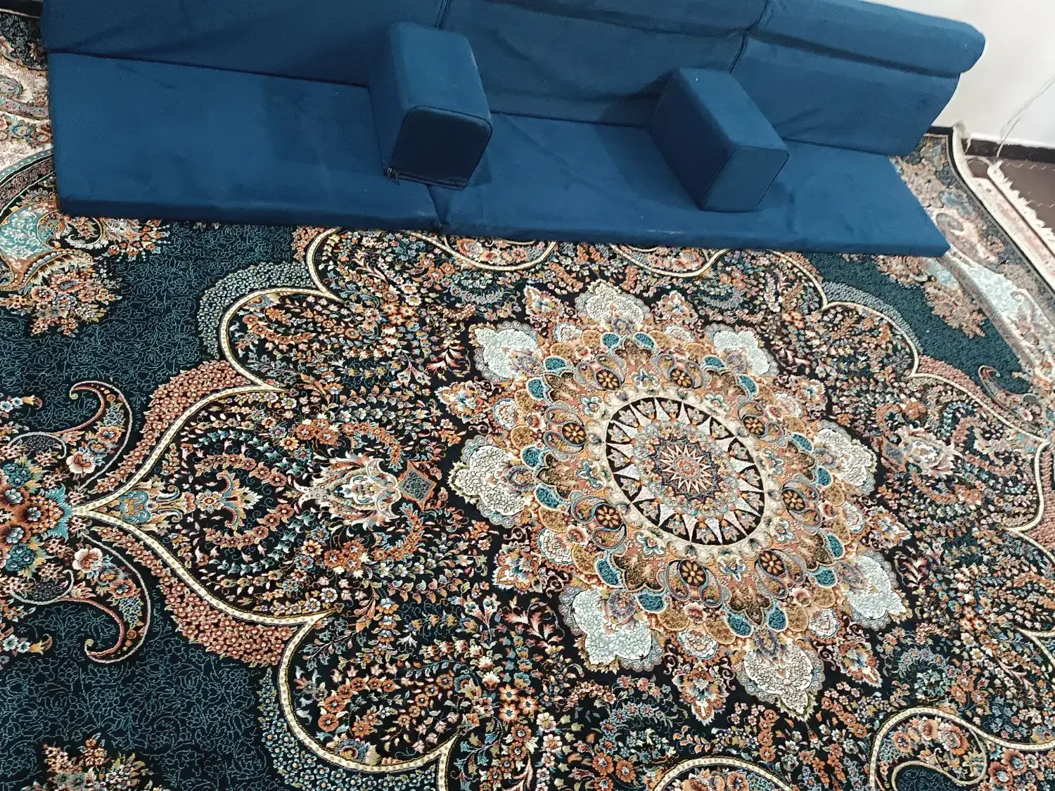 قالی 12متری و پشتی کویتی|فرش|کارون, |دیوار