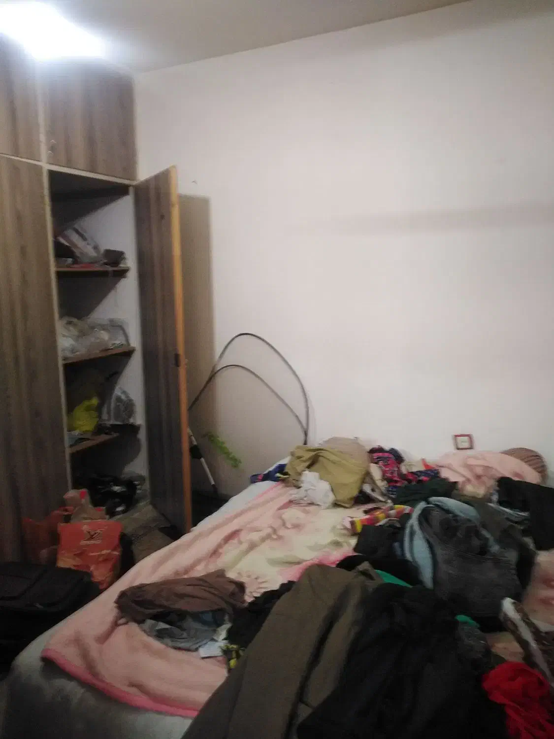 منل دربست تک خواب درب حیاط قصر قمشه|اجارهٔ خانه و ویلا|شیراز, شهرک قمشه|دیوار