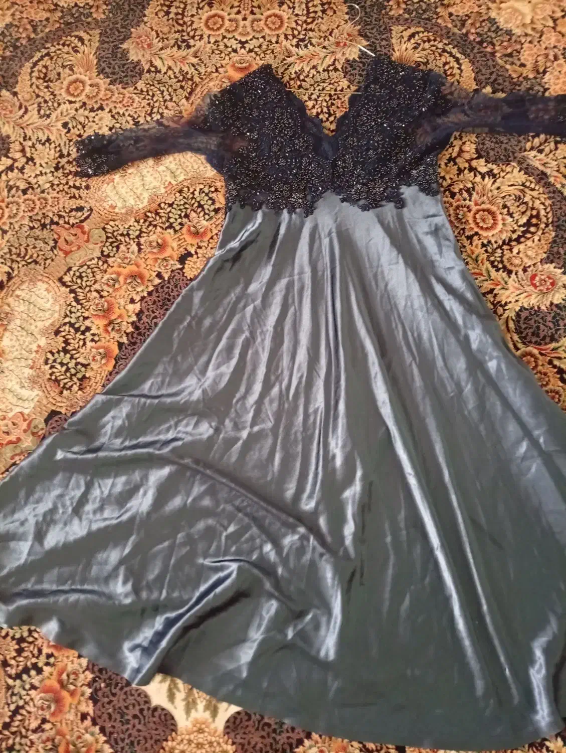 پیراهن مجلسی|لباس|پیشوا, |دیوار