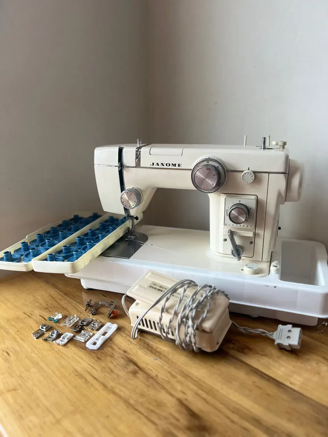 چرخ ژانومه ۸۰۲ کاملا نو و سالم|چرخ خیاطی و ریسندگی|باغستان, |دیوار