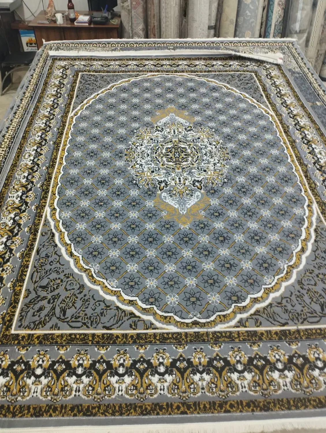 فرش ساحل فیلی|فرش|اصفهان, عطار نیشابوری|دیوار