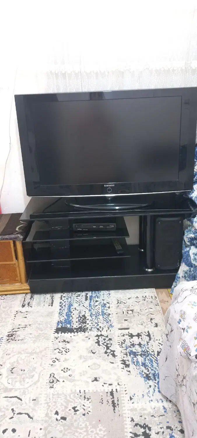 تلویزیون ۵۰ اینچ سامسونگ و میز TV|تلویزیون و پروژکتور|قائم‌شهر, |دیوار