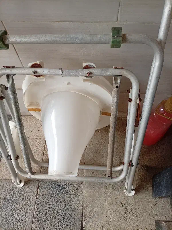 توالت فرنگی بدنه الومینیوم|لوازم سرویس بهداشتی|علی‌آباد کتول, |دیوار