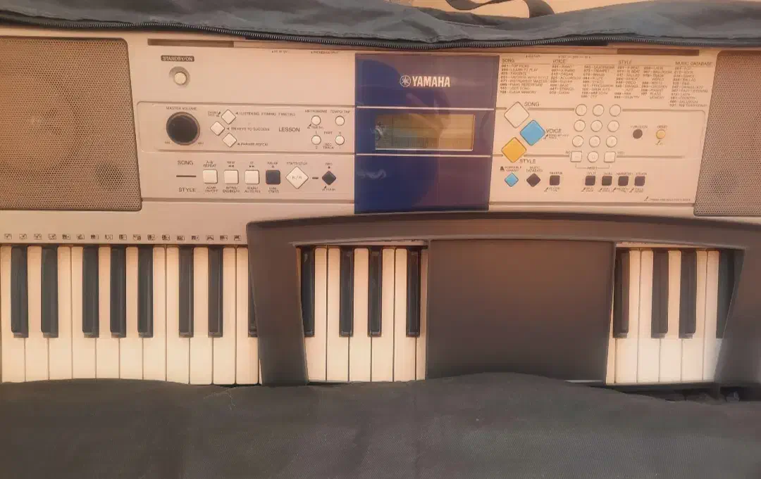 کیبورد یا ارگ یاماها مدل e323 طوسی رنگ|پیانو، کیبورد، آکاردئون|تهران, جنت‌آباد شمالی|دیوار