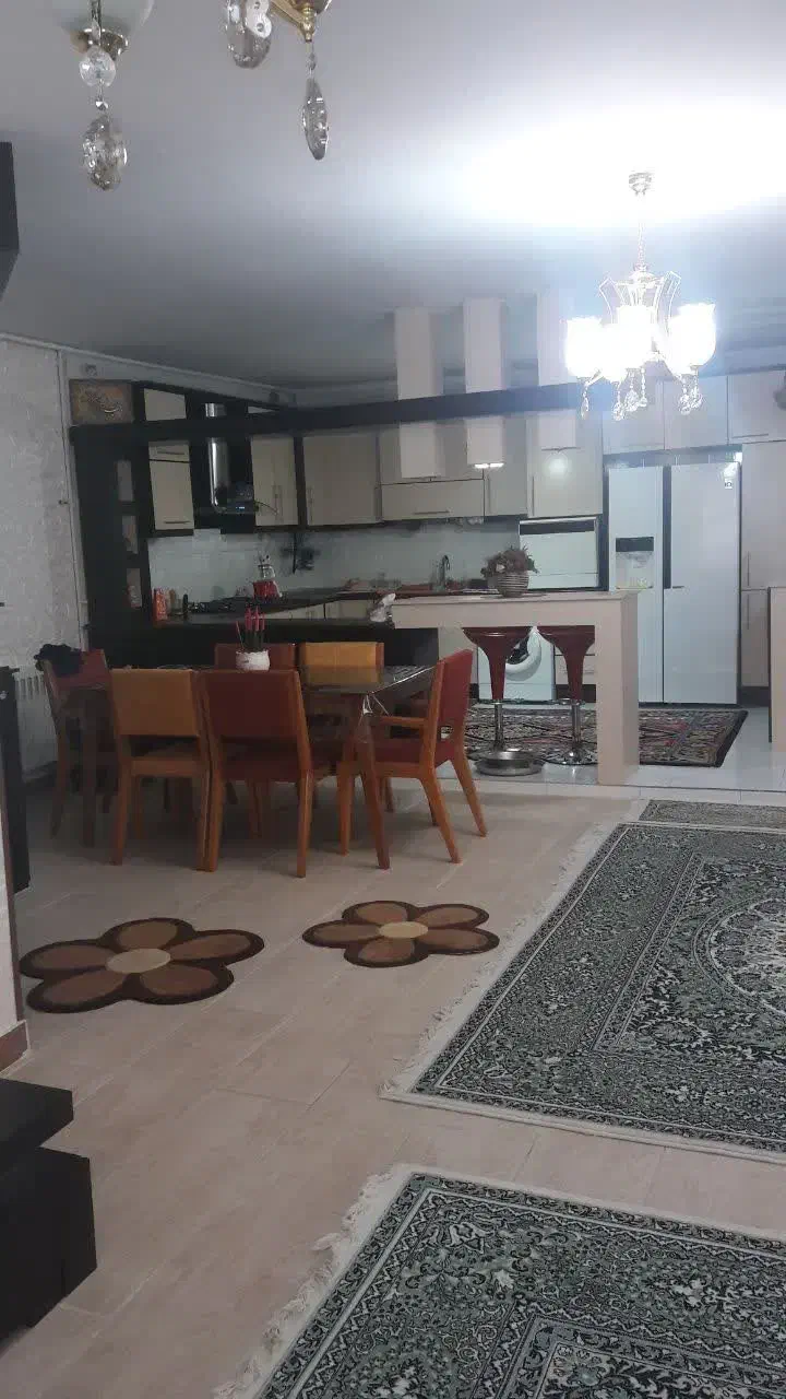آپارتمان تک واحدی بسیار نور گیر وآرام|اجارهٔ آپارتمان|کرج, محمود آباد|دیوار