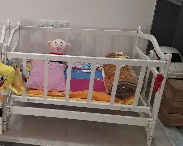 تخت خواب و گهواره بچه یک عدد|تخت و سرویس خواب|آران و بیدگل, |دیوار