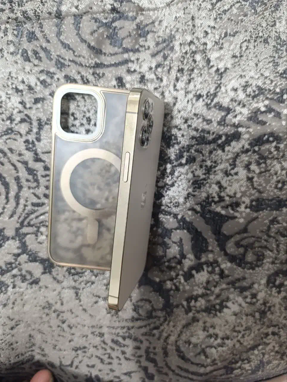 ایفون۱۲ پرو در حد اک|موبایل|قم, دروازه چوبی|دیوار