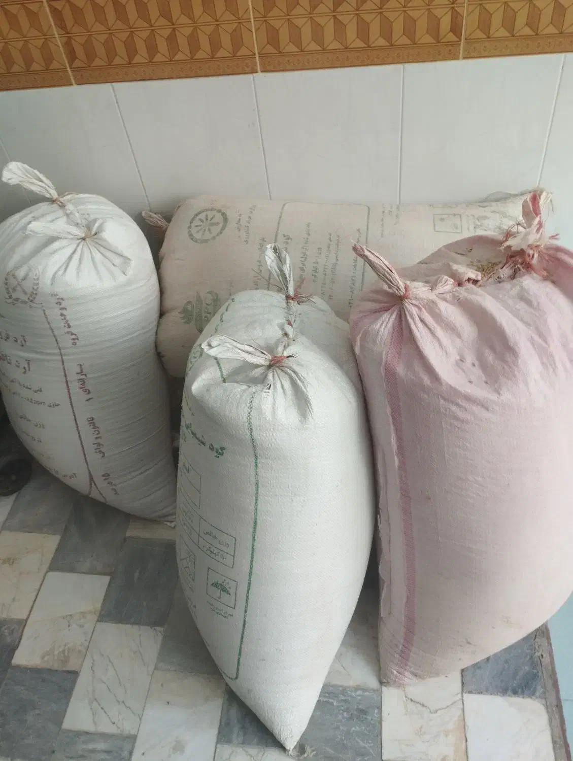 گندم دیم|خوردنی و آشامیدنی|قم, شهر قائم|دیوار