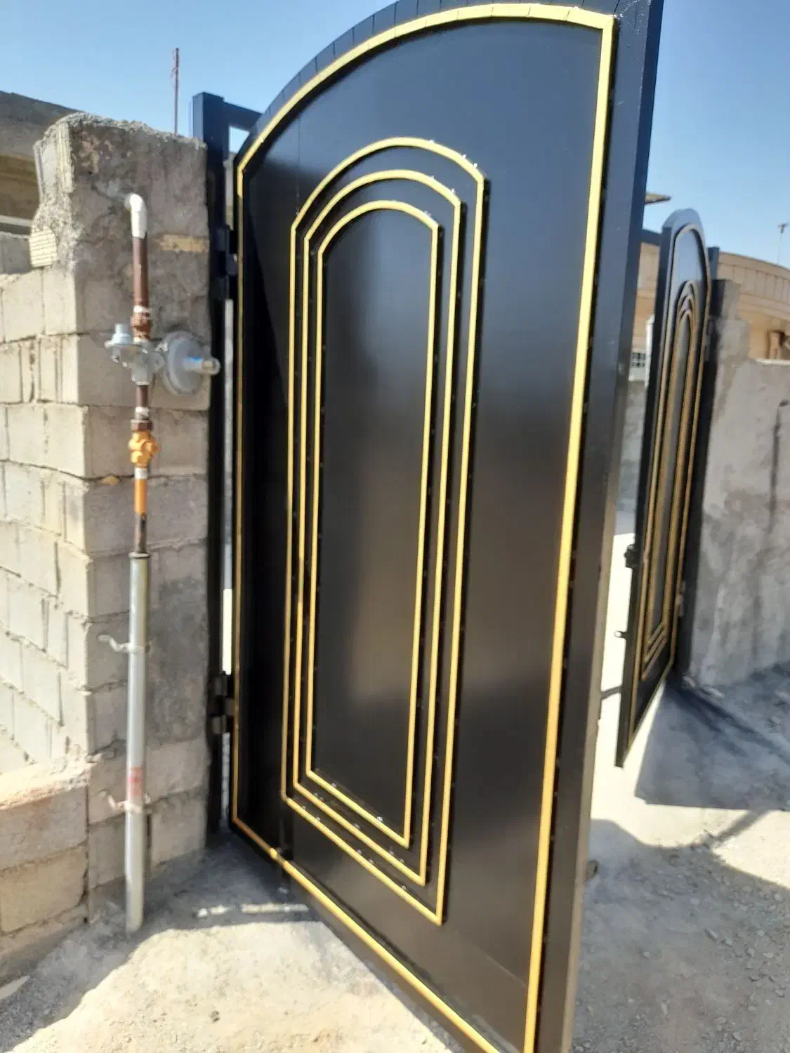 رنگ کاری و رنگ آمیزی درب حیاط و پنجره و ...|خدمات پیشه و مهارت|یاسوج, |دیوار