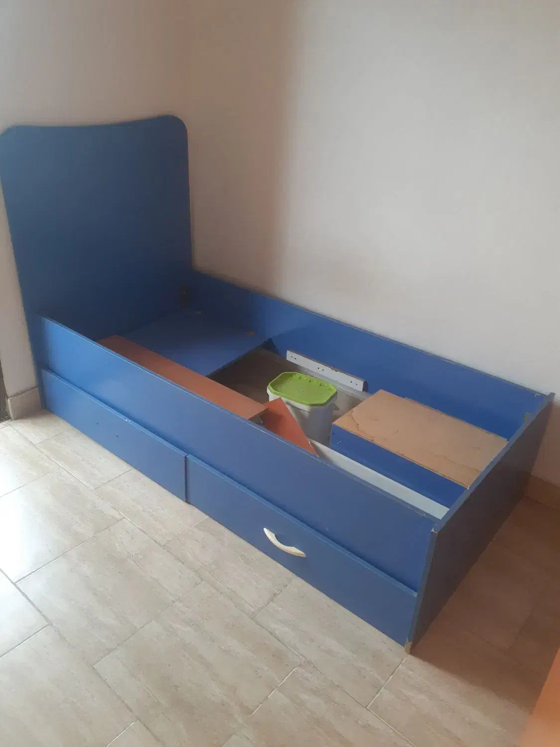 دو عدد بخاری دو عدد فرش یک میز تلویزیون تخت و...|تخت و سرویس خواب|بندر انزلی, معلم|دیوار