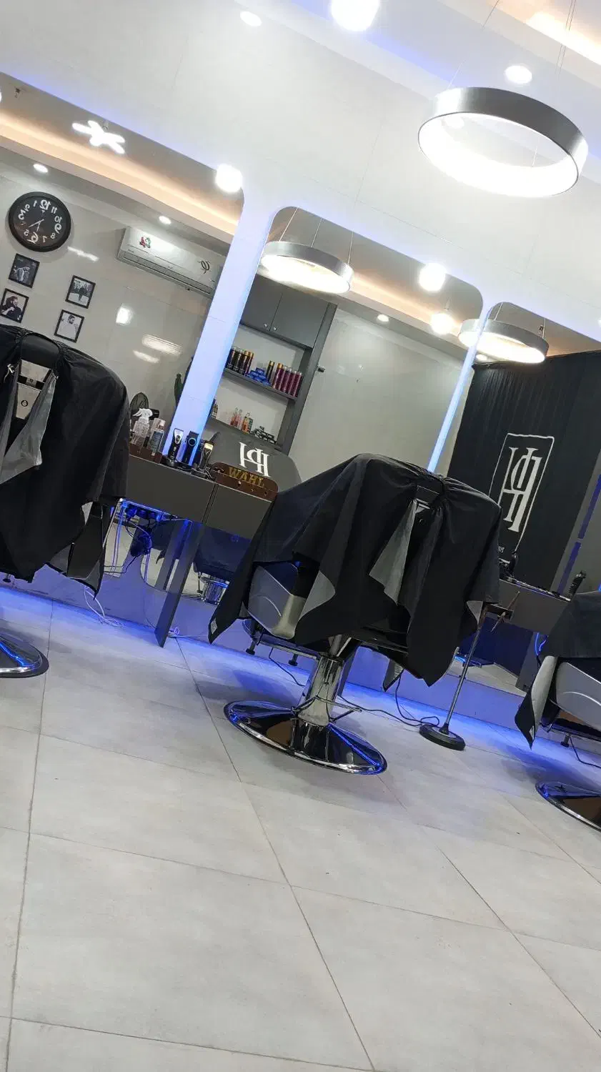 به یک آرایشگر نیمه ماهر نیازمندیم|استخدام درمانی، زیبایی، بهداشتی|اسلامشهر, شهرک واوان|دیوار