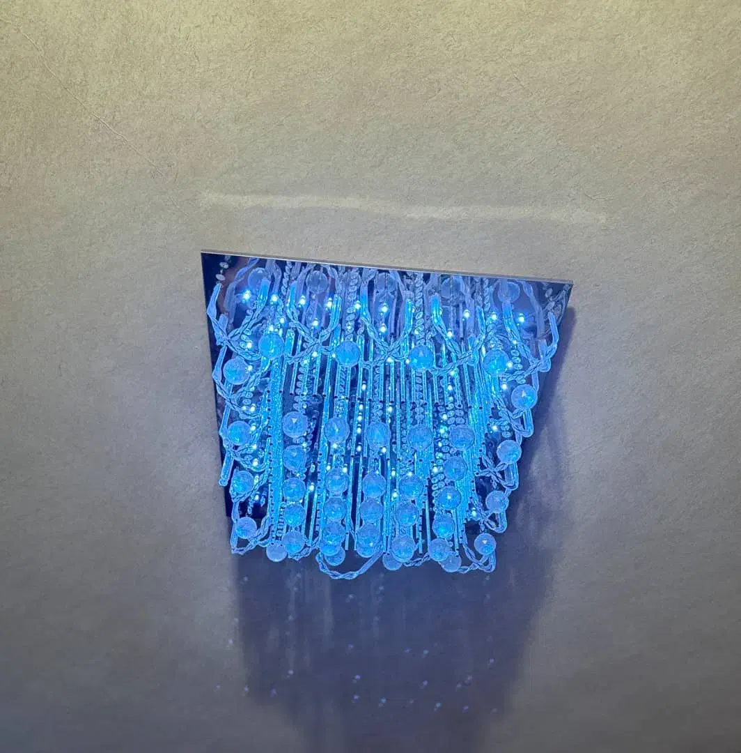 لوستر بدنه برنز شش شاخه و یک جفت لوستر سقفی|لوستر و چراغ آویز|اهواز, شهرک نفت|دیوار