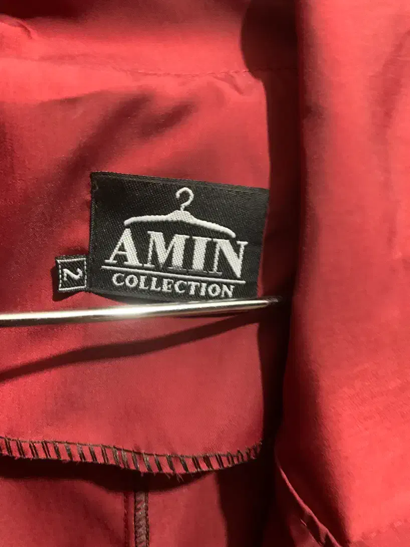 ترنچ کت چِری|لباس|ساری, |دیوار