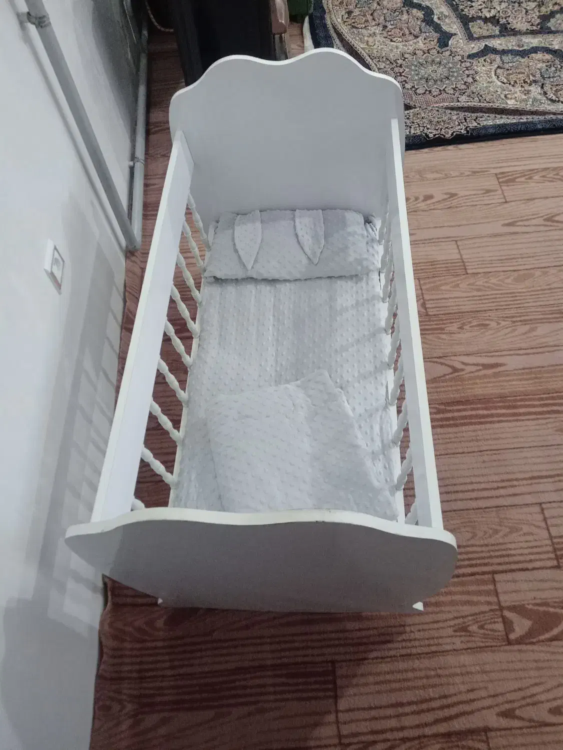 گهواره تخت کودک تا دو سه سال و سرویسش|تخت و سرویس خواب|مرند, |دیوار