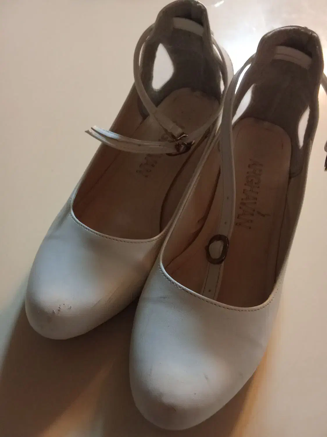 کفش پاشنه بلند|کیف، کفش، کمربند|میانه, |دیوار