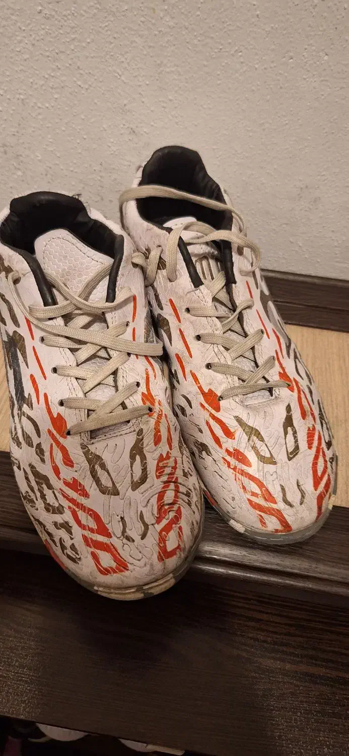 کفش فوتبال سالنی|کفش و لباس بچه|رشت, رودباری|دیوار