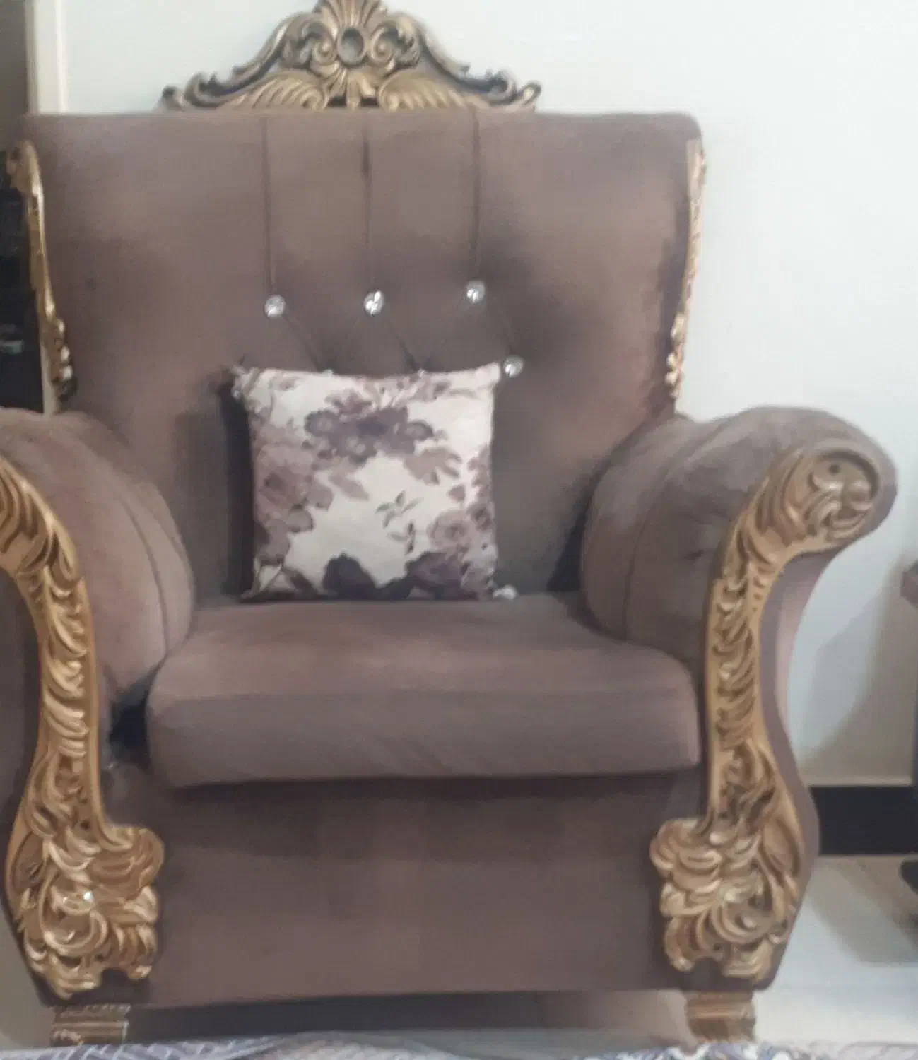 مبلمان ۷نفره راحتی رنگ نسکافه ای همراه با کوسن|مبلمان خانگی و میز عسلی|کرمانشاه, |دیوار