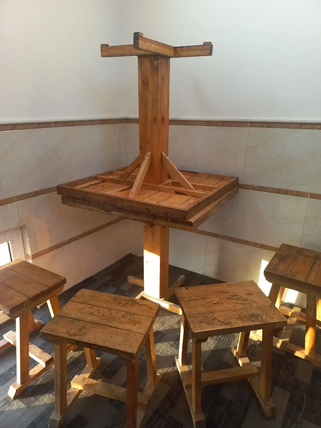 میز صندلی چوبی|کافیشاپ و رستوران|قم, قلعه کامکار|دیوار