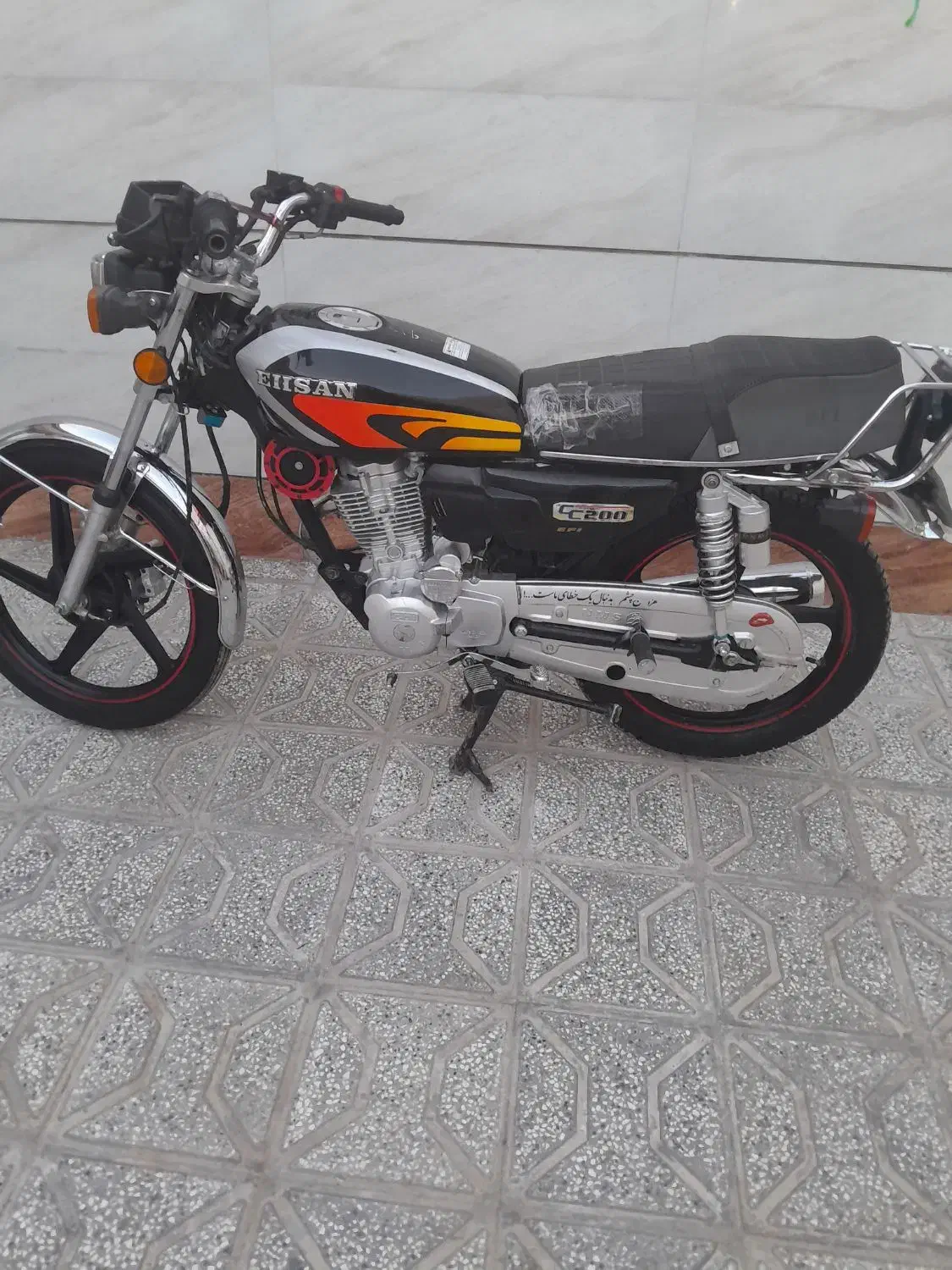 موتور 200|موتورسیکلت|تربت‌حیدریه, منظر|دیوار