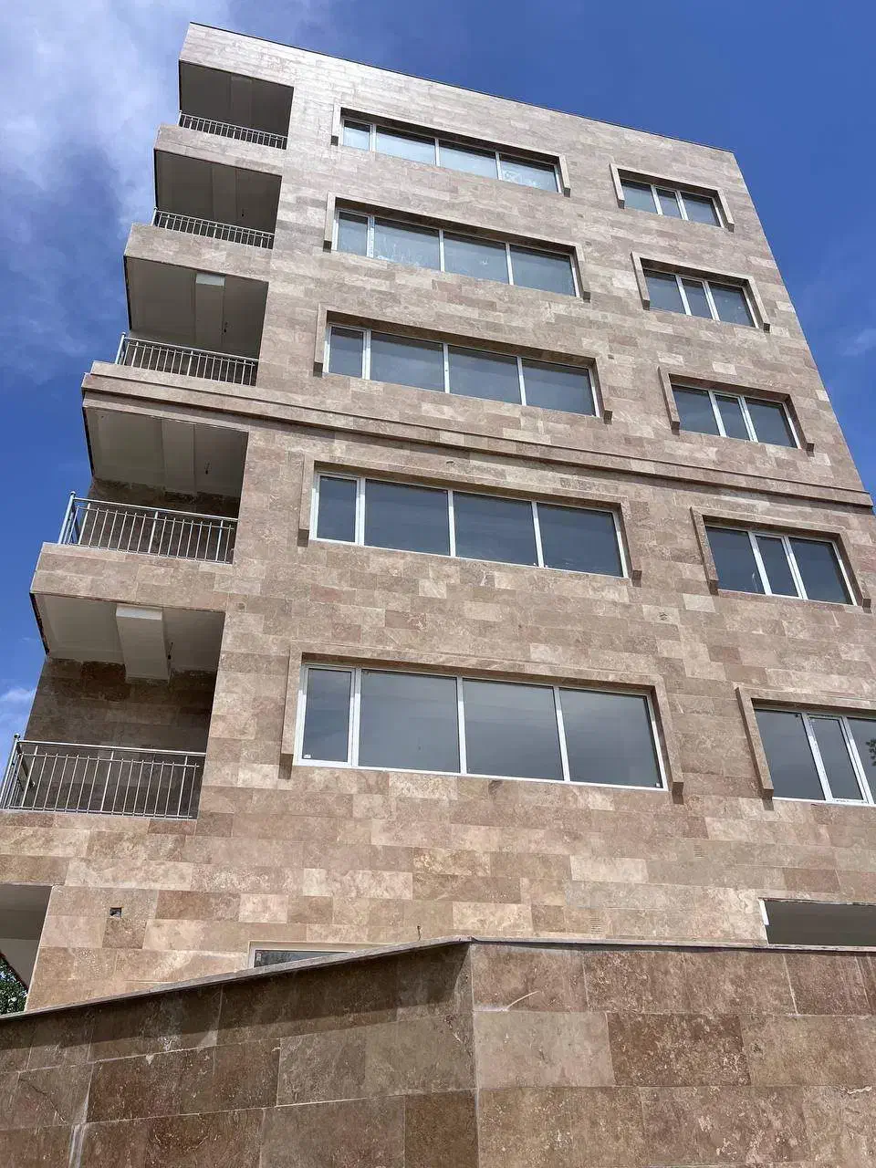 آپارتمان نوساز خوش نقشه با منظره زیبا|فروش آپارتمان|تویسرکان, |دیوار