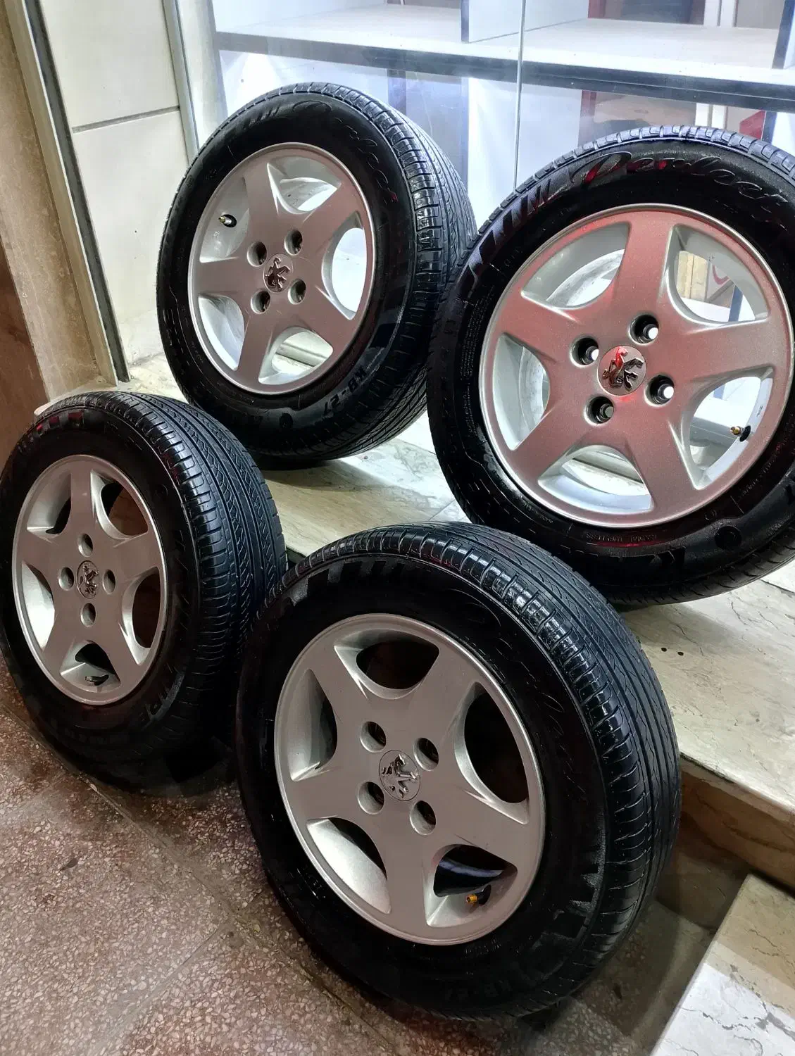 رینگ و لاستیک دسته دوم|قطعات یدکی و لوازم جانبی|شاهینشهر, خانه کارگر|دیوار